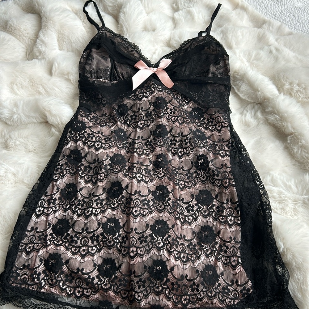 Gorgeous vintage black lace, slip dress with pink satin & bows -Size S